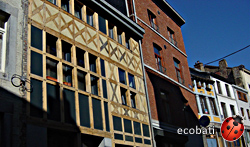 enduits à la chaux tradical avec badigeon de chaux corical réalisé par les Tournières dans les petites ruelles de Liège